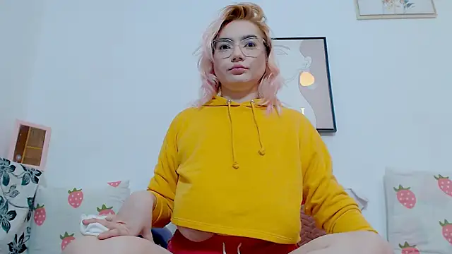 Snapshot of Catlady333 chatting on September 10, 12:10 am Catlady333 online show from September 10, 12:10 am