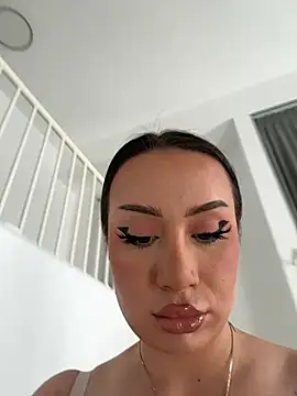 Snapshot of deliaroyal chatting on March 6, 1:14 pm deliaroyal online show from March 6, 1:14 pm