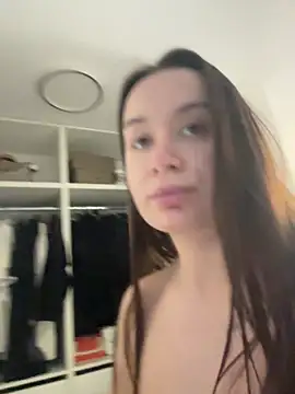 Snapshot of deliaroyal chatting on November 9, 1:09 pm deliaroyal online show from November 9, 1:09 pm