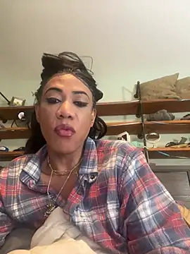Snapshot of CaramelDipper chatting on July 22, 9:23 am CaramelDipper online show from July 22, 9:23 am