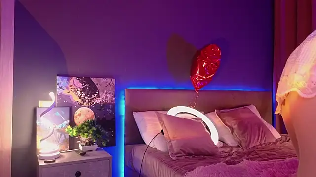 SandraBoyl online show from March 18, 4:15 am