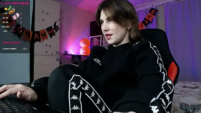 Daniela Cooperr online show from November 5, 5:02 pm