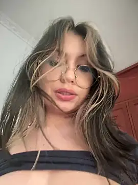 Snapshot of marie2_ chatting on December 22, 6:37 pm marie2 online show from December 22, 6:37 pm