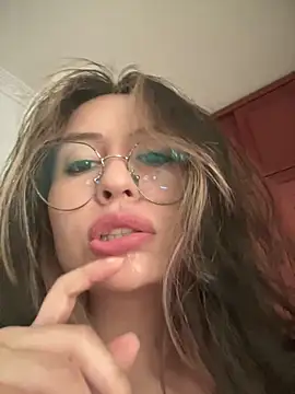Snapshot of marie2_ chatting on January 25, 6:35 pm marie2 online show from January 25, 6:35 pm