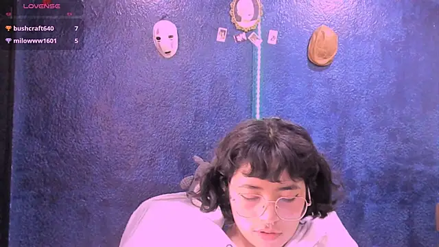 NinaYellow online show from December 9, 6:25 pm