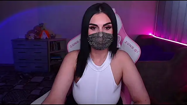 Snapshot of __Yasmina__ chatting on March 10, 7:21 am   Yasmina   online show from March 10, 7:21 am