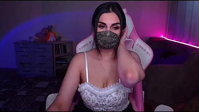 Snapshot of __Yasmina__ chatting on March 13, 6:58 am   Yasmina   online show from March 13, 6:58 am