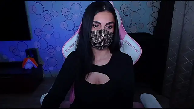 Snapshot of __Yasmina__ chatting on October 6, 9:18 am   Yasmina   online show from October 6, 9:18 am