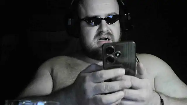 Snapshot of perversalus chatting on December 8, 1:13 am perversalus online show from December 8, 1:13 am