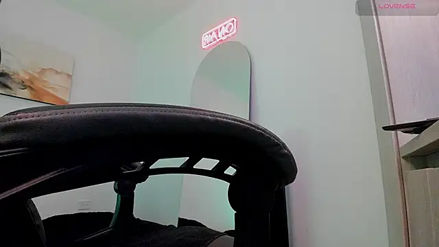 Snapshot of LucianSinclair chatting on January 22, 2:59 am LucianSinclair online show from January 22, 2:59 am