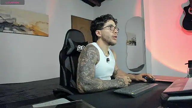Snapshot of LucianSinclair chatting on August 9, 12:23 am LucianSinclair online show from August 9, 12:23 am