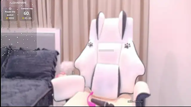 Snapshot of PimChanOK chatting on February 11, 10:26 pm PimChanOK online show from February 11, 10:26 pm