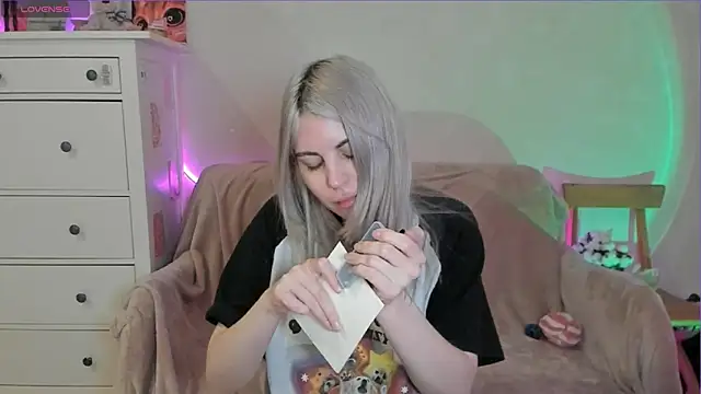 pawpaws online show from May 5, 8:44 am