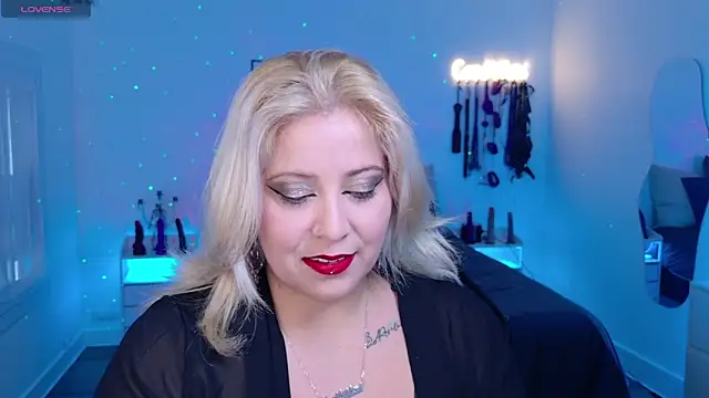 Snapshot of blackwidow_s1 chatting on November 10, 9:30 am blackwidow s1 online show from November 10, 9:30 am