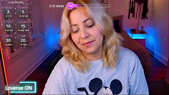 Snapshot of blackwidow_s1 chatting on December 3, 6:28 pm blackwidow s1 online show from December 3, 6:28 pm