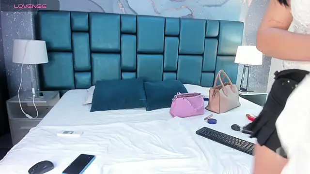 Snapshot of Nahomi_Wild chatting on December 24, 6:50 pm Nahomi Wild online show from December 24, 6:50 pm