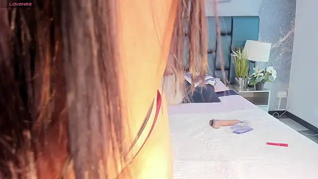 Snapshot of Nahomi_Wild chatting on March 3, 8:11 pm Nahomi Wild online show from March 3, 8:11 pm