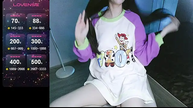 Snapshot of _Viviann_ chatting on March 5, 4:02 pm  Viviann  online show from March 5, 4:02 pm