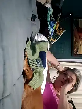 Snapshot of TexaSMESS_37 chatting on February 3, 6:02 am TexaSMESS 37 online show from February 3, 6:02 am