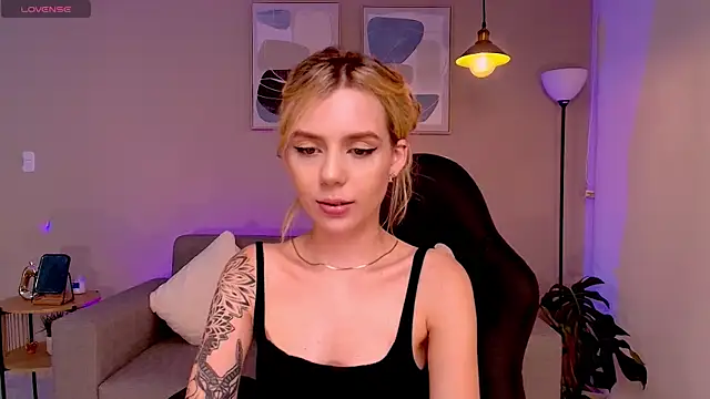 Snapshot of MirandaShaw chatting on January 13, 11:49 pm MirandaShaw online show from January 13, 11:49 pm