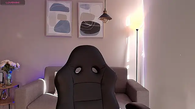 Snapshot of MirandaShaw chatting on September 19, 8:53 pm MirandaShaw online show from September 19, 8:53 pm