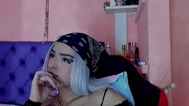 Snapshot of Cloeandtyfanny chatting on January 7, 6:05 am Cloeandtyfanny online show from January 7, 6:05 am