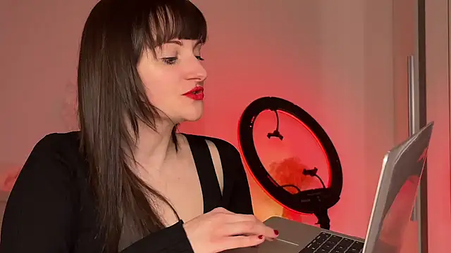 victoirenextdoor online show from January 23, 7:40 pm