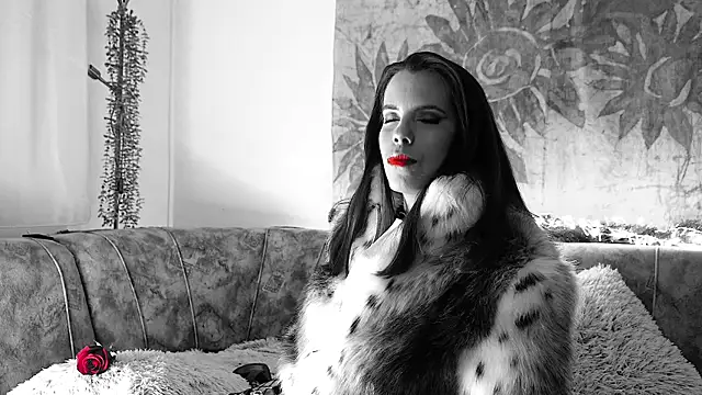 Lora Chanel online show from December 18, 8:15 pm