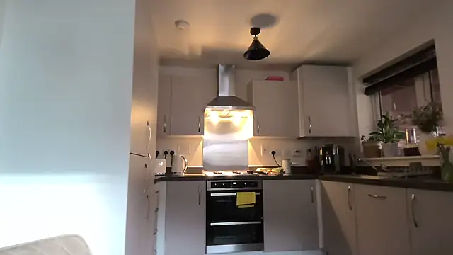 SweetMonicaUK online show from February 11, 10:09 am