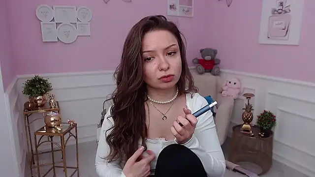 LucySkilar online show from February 13, 5:36 am