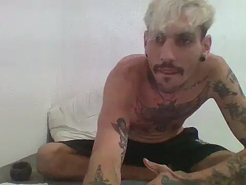 Snapshot of PitbullDiablo1 chatting on October 18, 5:54 am PitbullDiablo1 online show from October 18, 5:54 am