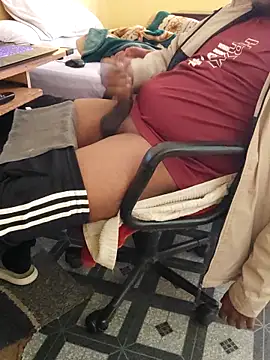 Snapshot of Brown_Munda047 chatting on December 21, 6:42 am Brown Munda047 online show from December 21, 6:42 am