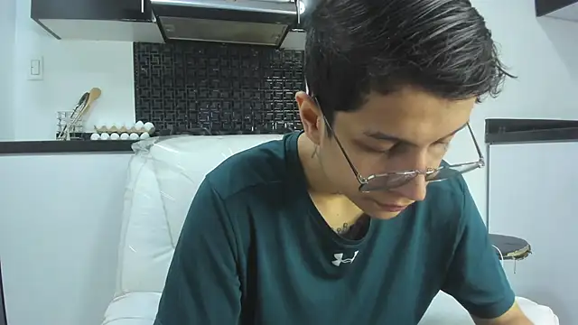 AgarEvans online show from December 11, 4:39 am