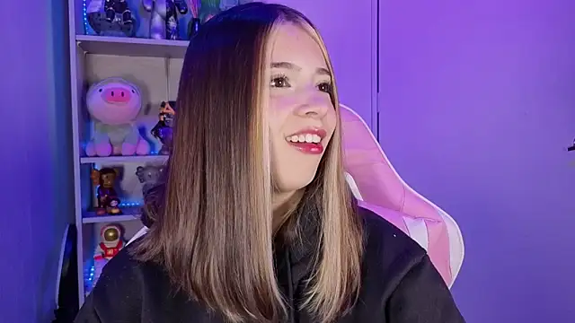 EmilyMiller  online show from October 14, 5:14 pm