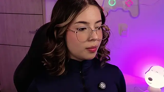 Snapshot of EmilyMiller_ chatting on June 19, 3:16 pm EmilyMiller online show from June 19, 3:16 pm