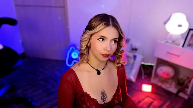 Snapshot of EmilyMiller_ chatting on August 1, 3:44 pm EmilyMiller online show from August 1, 3:44 pm
