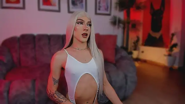 Snapshot of Taylor__foxxx chatting on July 6, 8:00 am Taylor foxxx online show from July 6, 8:00 am