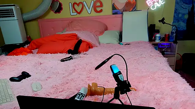 Snapshot of Blakelytgirl chatting on July 21, 7:11 am Blakelytgirl online show from July 21, 7:11 am