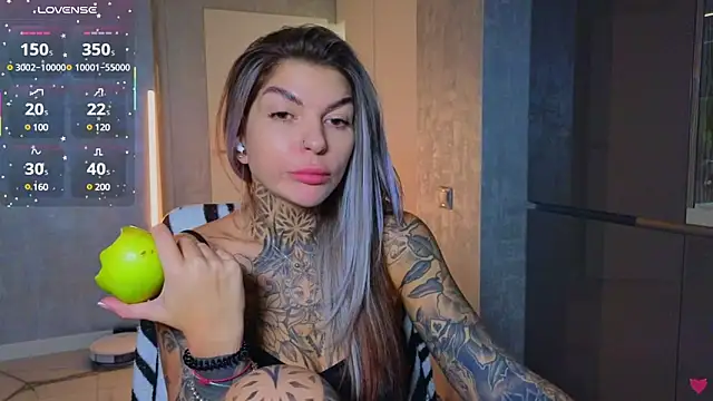 Snapshot of tattooedBabyy chatting on March 11, 11:12 am tattooedBabyy online show from March 11, 11:12 am