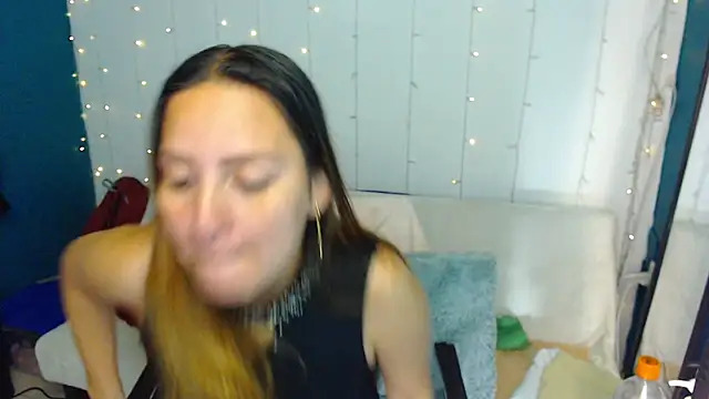 Snapshot of camila_delarosa chatting on December 12, 12:55 pm camila delarosa online show from December 12, 12:55 pm