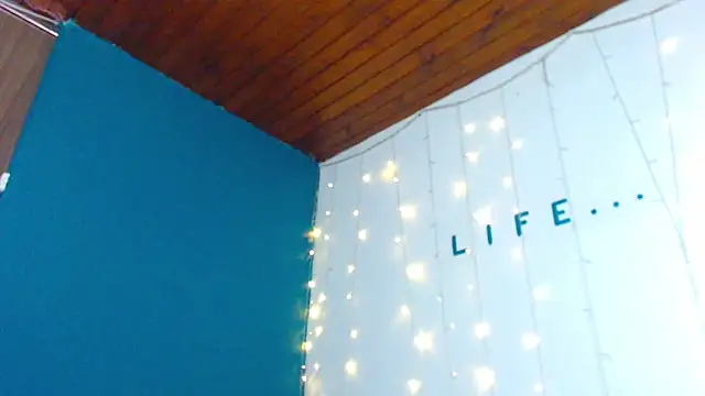 Snapshot of camila_delarosa chatting on December 20, 4:57 pm camila delarosa online show from December 20, 4:57 pm