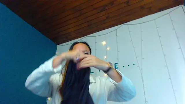 Snapshot of camila_delarosa chatting on December 27, 9:32 pm camila delarosa online show from December 27, 9:32 pm