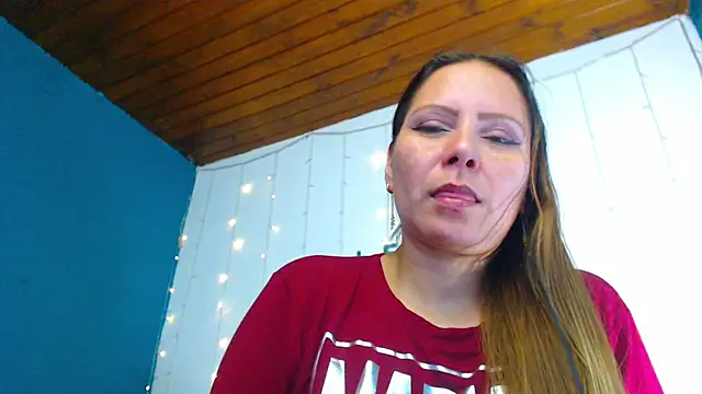 Snapshot of camila_delarosa chatting on December 28, 4:20 pm camila delarosa online show from December 28, 4:20 pm