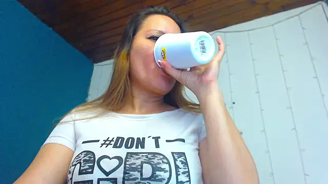 Snapshot of camila_delarosa chatting on January 16, 1:25 pm camila delarosa online show from January 16, 1:25 pm