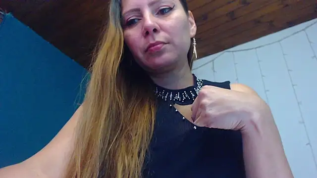 Snapshot of camila_delarosa chatting on February 1, 1:30 pm camila delarosa online show from February 1, 1:30 pm