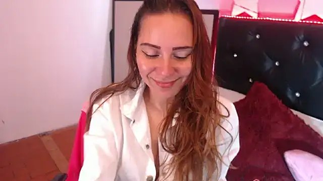 Snapshot of camila_delarosa chatting on October 9, 4:16 pm camila delarosa online show from October 9, 4:16 pm
