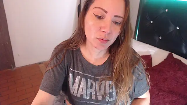 Snapshot of camila_delarosa chatting on October 18, 12:39 pm camila delarosa online show from October 18, 12:39 pm