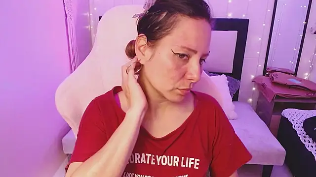 camila delarosa online show from May 27, 1:57 am