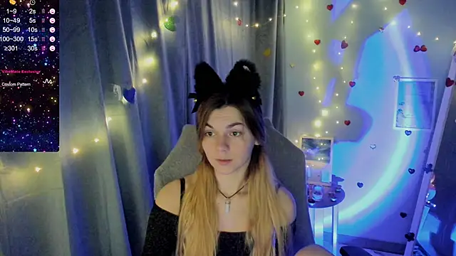 Snapshot of Sweet_me_ chatting on February 19, 10:09 pm Sweet me online show from February 19, 10:09 pm