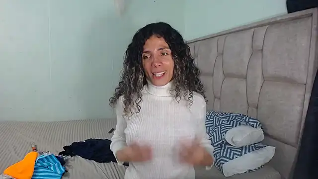 Snapshot of Nadia_Monroe chatting on December 28, 11:37 pm Nadia Monroe online show from December 28, 11:37 pm